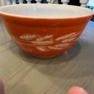 Vintage Pyrex mixing bowl